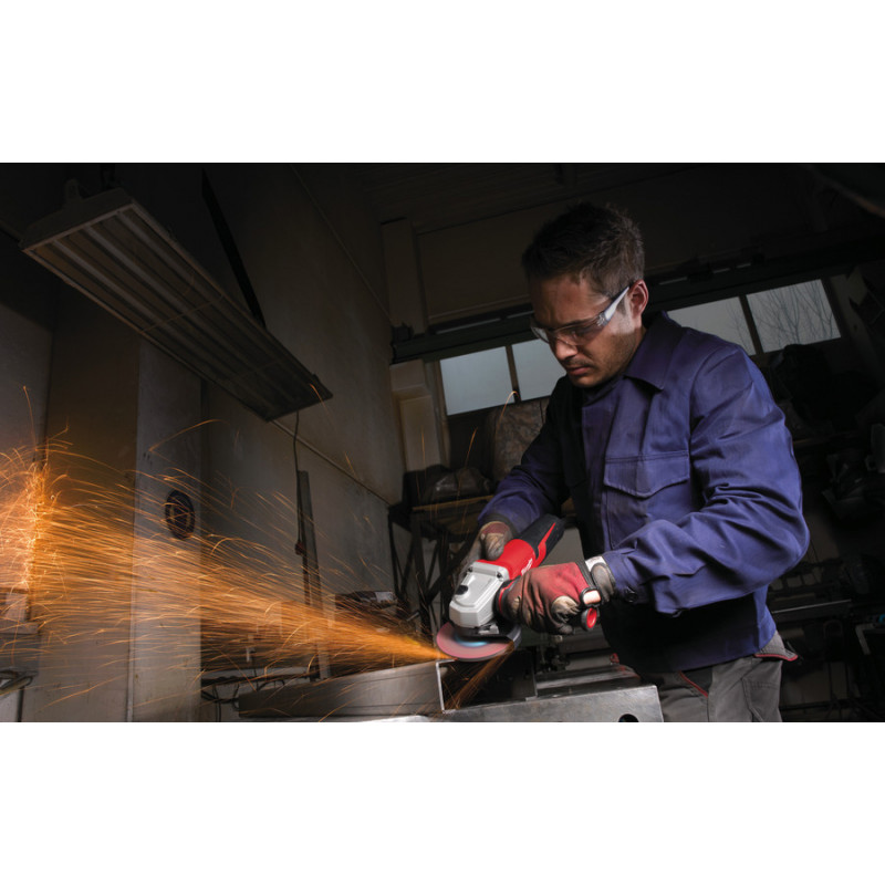 УШМ Milwaukee AGV 15-150 XC – фото №1 УШМ Milwaukee AGV 15-150 XC – №1