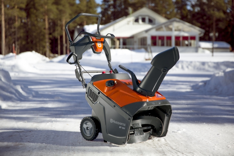 Снегоуборщик бензиновый Husqvarna ST 151 – фото №4 Снегоуборщик бензиновый Husqvarna ST 151 – №4