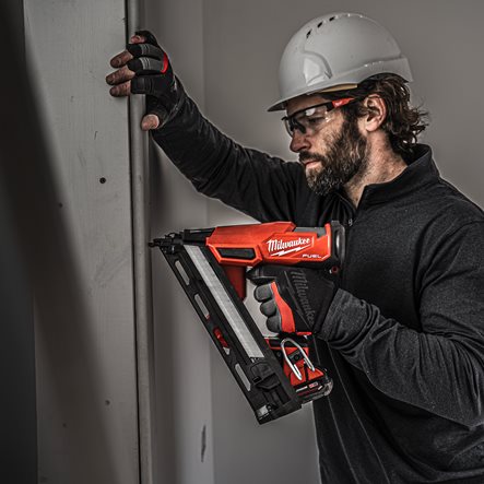 Аккумуляторный гвоздезабиватель Milwaukee M18 FN15GA-0X (без акк и зу) – №2