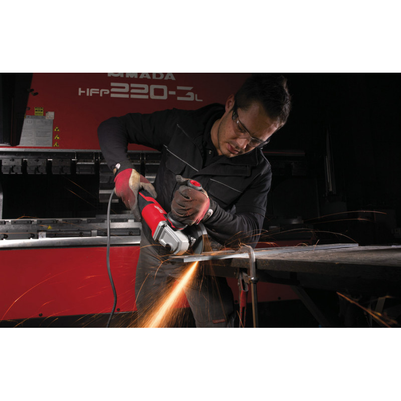 УШМ Milwaukee AGV 15-150 XC – фото №2 УШМ Milwaukee AGV 15-150 XC – №2