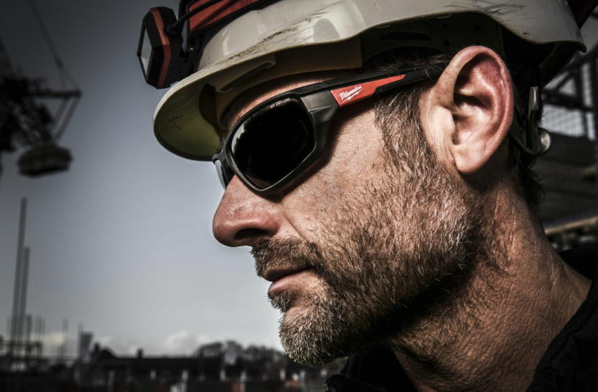 Очки защитные Milwaukee Performance с покрытием AS/AF, затемненные – №2