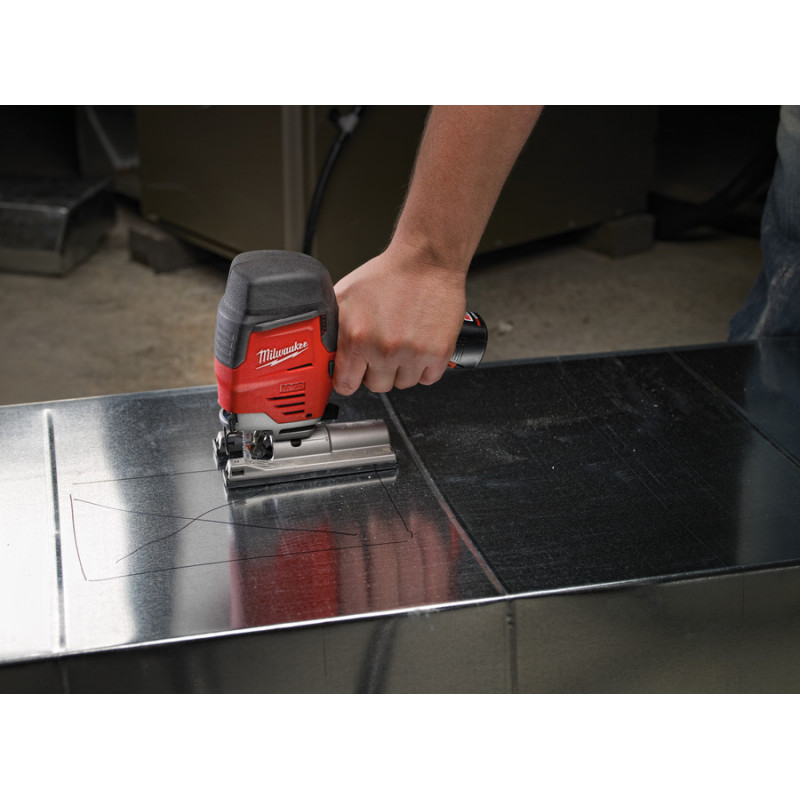 Аккумуляторный лобзик Milwaukee M12 JS-402B (Li-Ion 4 Ач) – фото №2 Аккумуляторный лобзик Milwaukee M12 JS-402B (Li-Ion 4 Ач) – №2
