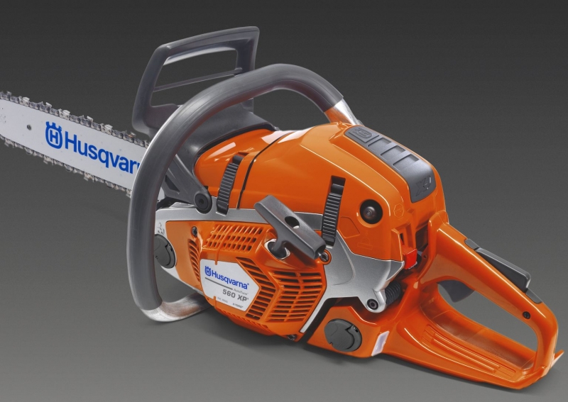 Пила цепная бензиновая Husqvarna 555 15" – фото №1 Пила цепная бензиновая Husqvarna 555 15" – №1