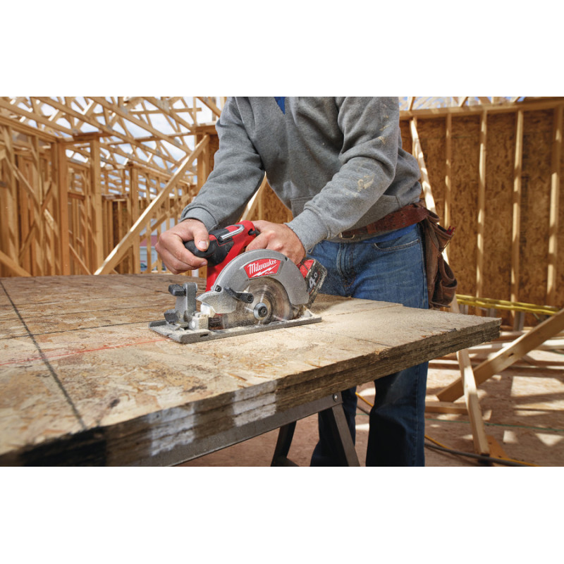 Аккумуляторная циркулярная пила Milwaukee M12 CCS44-0 FUEL (без акк. и з/у) – №1