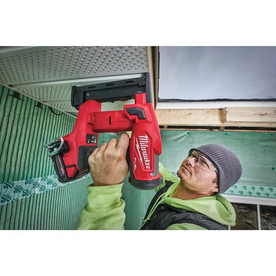 Аккумуляторный степлер Milwaukee M18 FNCS18GS-202X FUEL (2х2,0 Ач) – фото №3 Аккумуляторный степлер Milwaukee M18 FNCS18GS-202X FUEL (2х2,0 Ач) – №3
