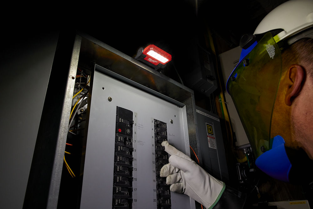 Аккумуляторный фонарь Milwaukee L4 FFL-201 – №2