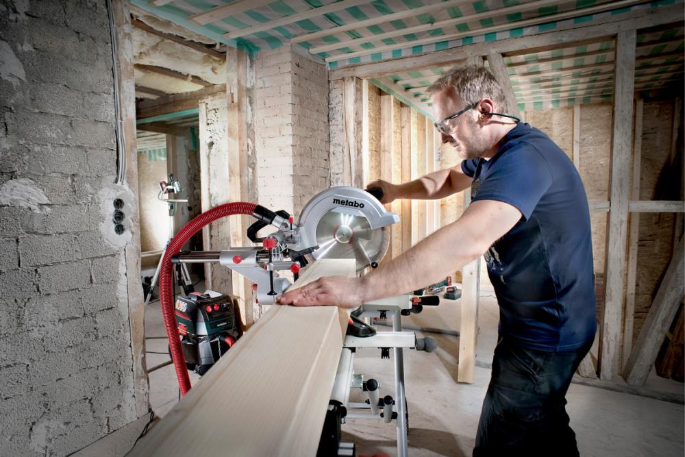 Пила торцовочная Metabo KGS 305 M – фото №1 Пила торцовочная Metabo KGS 305 M – №1