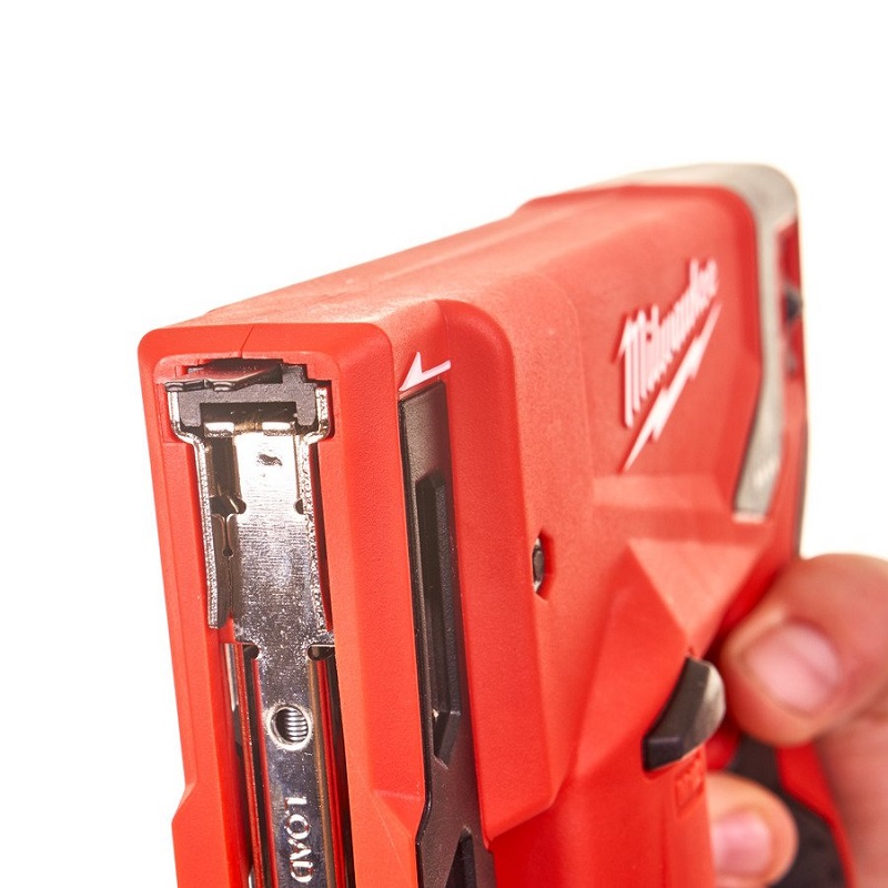 Аккумуляторный степлер Milwaukee M12 BST-202X (2х2,0 Ач) – №2