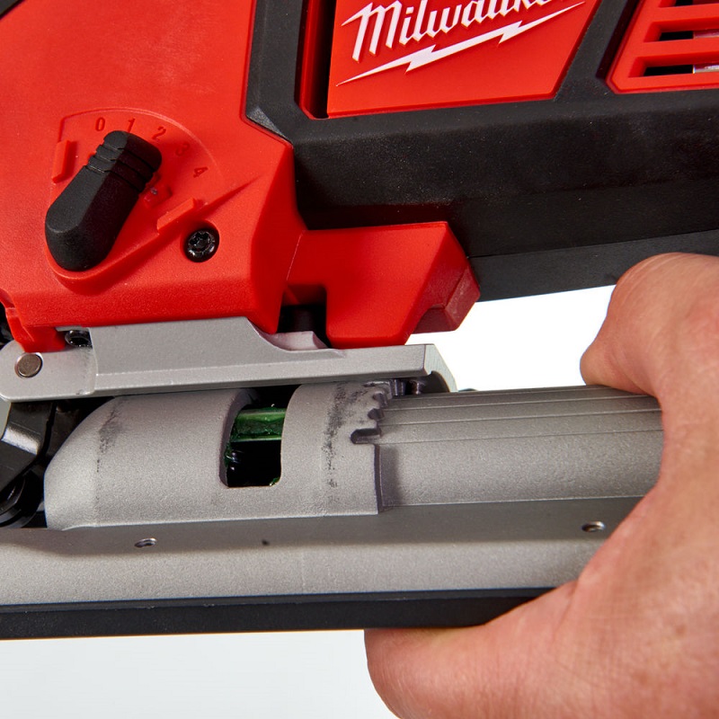 Аккумуляторный лобзик Milwaukee M18 BJS-402C (Li-Ion 4 Ач) – фото №3 Аккумуляторный лобзик Milwaukee M18 BJS-402C (Li-Ion 4 Ач) – №3