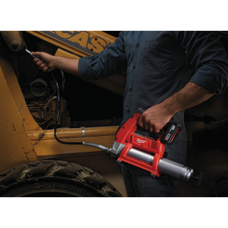 Аккумуляторный смазочный пистолет Milwaukee M12 GG-401B (1х4,0 Ач) – фото №3 Аккумуляторный смазочный пистолет Milwaukee M12 GG-401B (1х4,0 Ач) – №3