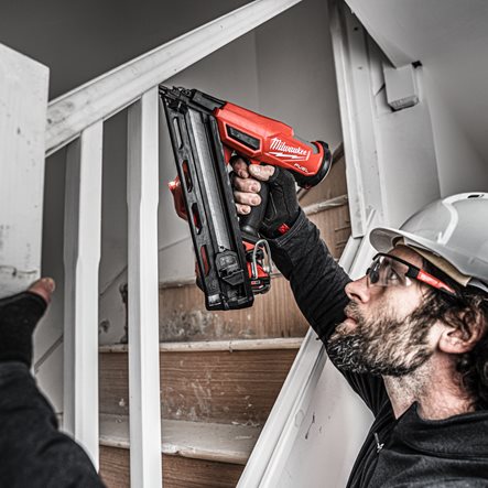 Аккумуляторный гвоздезабиватель Milwaukee M18 FN15GA-0X (без акк и зу) – №1