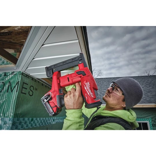 Аккумуляторный степлер Milwaukee M18 FNCS18GS-202X FUEL (2х2,0 Ач) – фото №4 Аккумуляторный степлер Milwaukee M18 FNCS18GS-202X FUEL (2х2,0 Ач) – №4