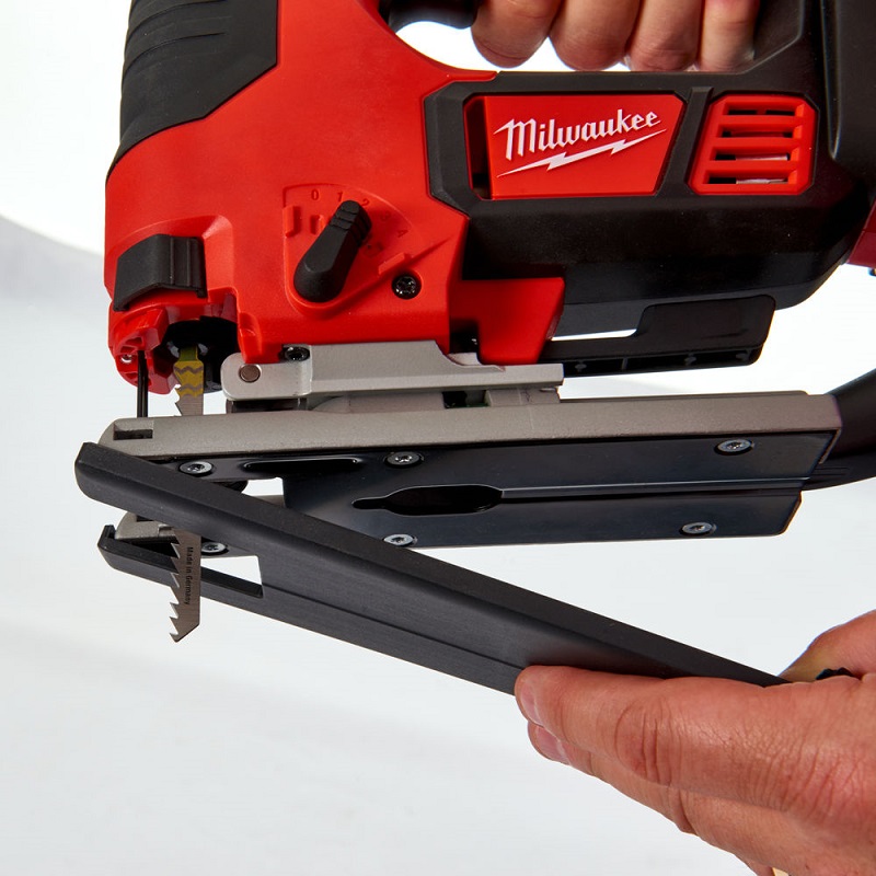 Аккумуляторный лобзик Milwaukee M18 BJS-402C (Li-Ion 4 Ач) – фото №5 Аккумуляторный лобзик Milwaukee M18 BJS-402C (Li-Ion 4 Ач) – №5