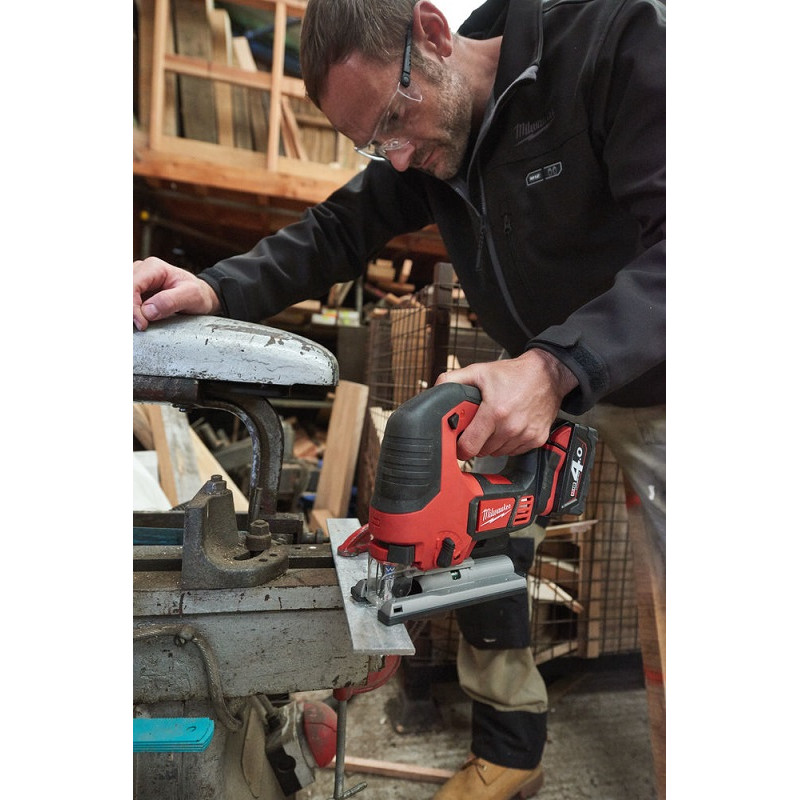 Аккумуляторный лобзик Milwaukee M18 BJS-402C (Li-Ion 4 Ач) – фото №7 Аккумуляторный лобзик Milwaukee M18 BJS-402C (Li-Ion 4 Ач) – №7