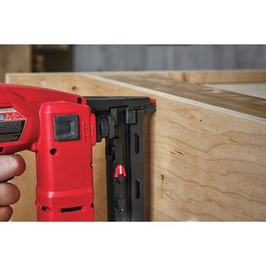 Аккумуляторный степлер Milwaukee M18 FNCS18GS-202X FUEL (2х2,0 Ач) – №2