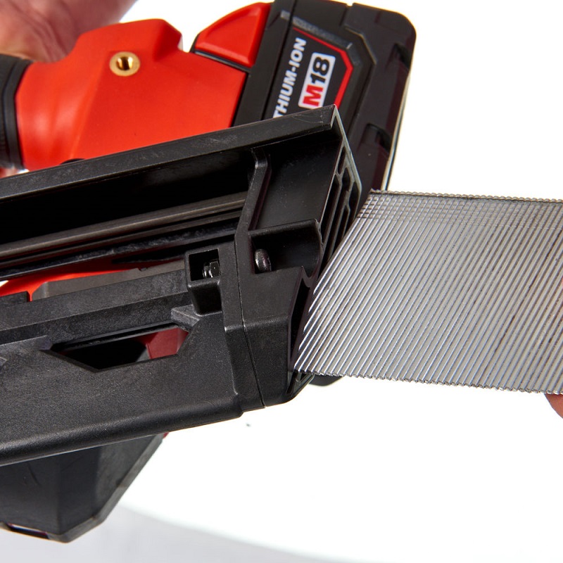 Аккумуляторный гвоздезабиватель Milwaukee M18 CN16GA-202X FUEL (2х2,0 Ач) – №3